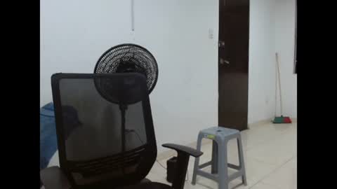 Snapshot of alfred_cantillo chatting on June 30, 3:29 am alfred_cantillo online show from June 30, 3:29 am