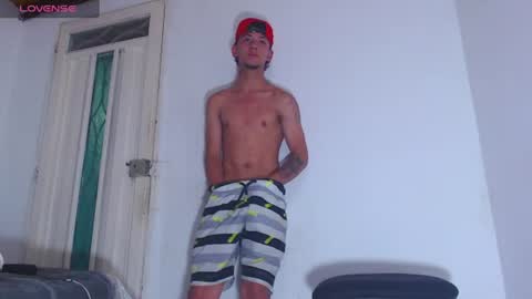 alfredo_rivas online show from June 19, 3:33 am
