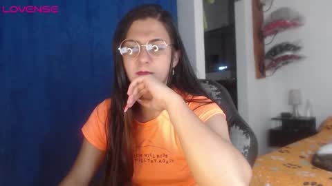 Snapshot of alguien_mas01 chatting on October 15, 7:41 am cami online show from October 15, 7:41 am