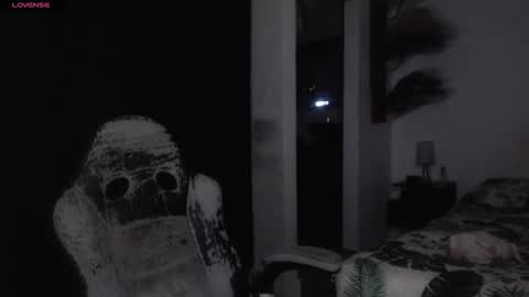 Snapshot of alguien_mas01 chatting on February 3, 4:21 am cami online show from February 3, 4:21 am