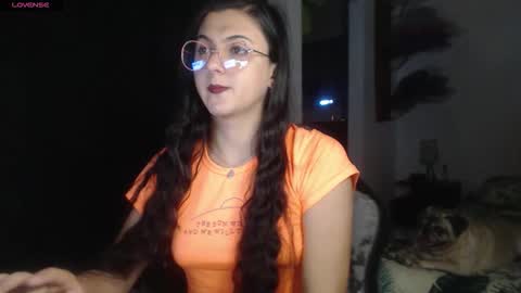 Snapshot of alguien_mas01 chatting on February 6, 4:28 am cami online show from February 6, 4:28 am
