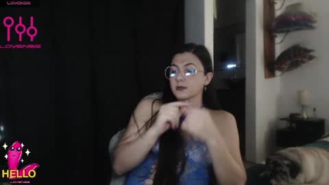 Snapshot of alguien_mas01 chatting on March 20, 7:35 am cami online show from March 20, 7:35 am