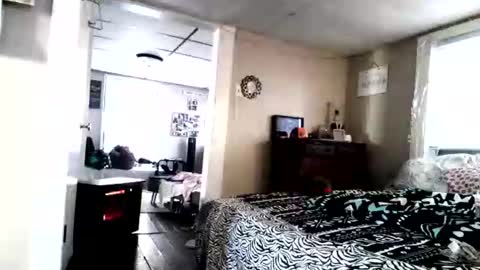 Snapshot of ali_tayler chatting on November 28, 1:36 pm ali_tayler online show from November 28, 1:36 pm