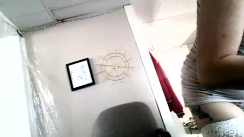 Snapshot of ali_tayler chatting on December 14, 3:39 pm ali_tayler online show from December 14, 3:39 pm