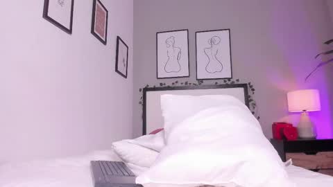 Snapshot of alia_rodriguez_ chatting on March 10, 8:23 pm Alia Rodriguez online show from March 10, 8:23 pm