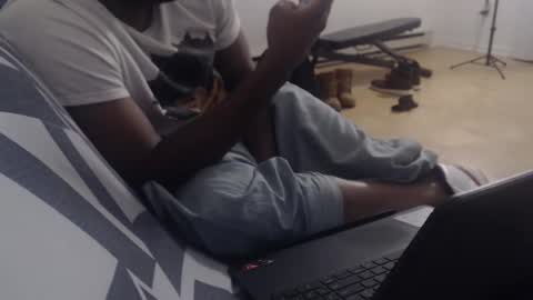 Snapshot of aliasallday chatting on December 11, 3:02 am Alias online show from December 11, 3:02 am