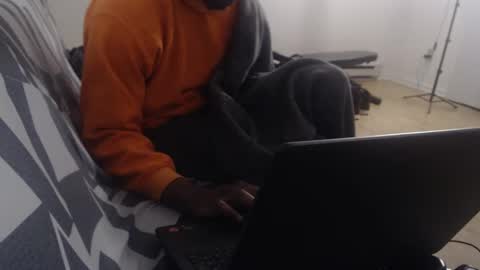 Snapshot of aliasallday chatting on December 18, 12:54 am Alias online show from December 18, 12:54 am