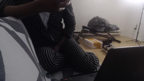 Snapshot of aliasallday chatting on January 8, 3:40 am Alias online show from January 8, 3:40 am