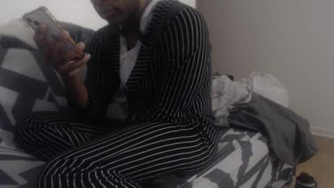 Snapshot of aliasallday chatting on February 18, 1:21 am Alias online show from February 18, 1:21 am