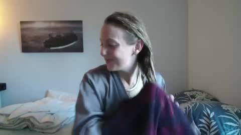 Snapshot of alice8363 chatting on December 7, 1:51 pm Alice online show from December 7, 1:51 pm