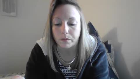 Snapshot of alice8363 chatting on December 22, 9:00 am Alice online show from December 22, 9:00 am