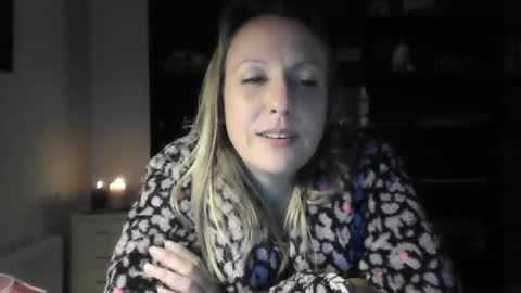 Snapshot of alice8363 chatting on December 28, 6:08 pm Alice online show from December 28, 6:08 pm