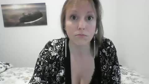 Snapshot of alice8363 chatting on February 4, 5:01 pm Alice online show from February 4, 5:01 pm