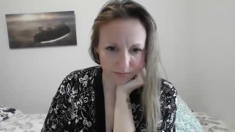 Snapshot of alice8363 chatting on February 12, 4:11 pm Alice online show from February 12, 4:11 pm