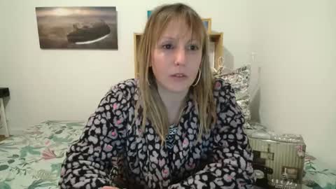 Snapshot of alice8363 chatting on February 23, 6:01 pm Alice online show from February 23, 6:01 pm