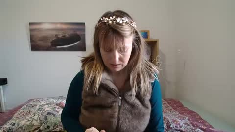 Snapshot of alice8363 chatting on March 8, 8:44 am Alice online show from March 8, 8:44 am