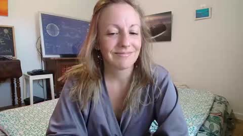 Snapshot of alice8363 chatting on September 17, 7:43 am Alice online show from September 17, 7:43 am