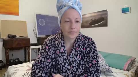 Snapshot of alice8363 chatting on October 11, 7:07 am Alice online show from October 11, 7:07 am