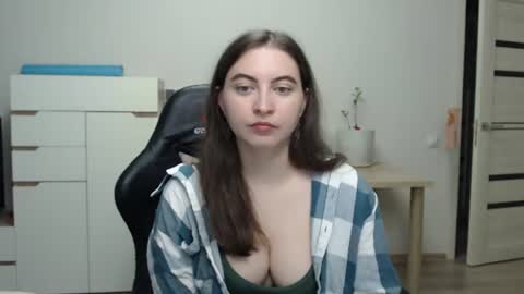 Alice online show from June 18, 5:39 pm