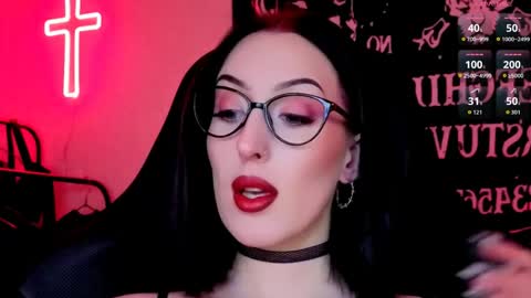 Snapshot of alice___mistress chatting on May 8, 1:22 am Miss Alice online show from May 8, 1:22 am