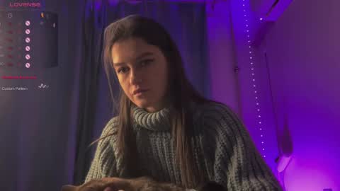 Snapshot of alice__grace_ chatting on February 23, 6:12 pm your Alice online show from February 23, 6:12 pm