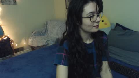 Snapshot of alice_asks chatting on December 3, 6:04 am Alice Asks online show from December 3, 6:04 am