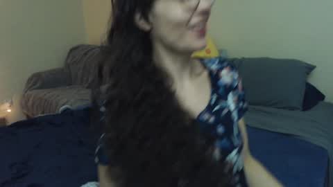 Snapshot of alice_asks chatting on December 10, 5:39 am Alice Asks online show from December 10, 5:39 am