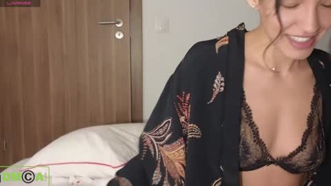 A R Y A  T I A online show from January 5, 7:49 pm