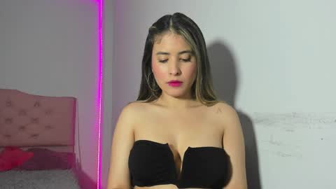 Snapshot of alice_cespedes chatting on February 25, 9:35 pm alice_cespedes online show from February 25, 9:35 pm