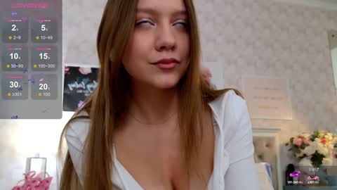 Snapshot of alice_charmy chatting on January 29, 8:18 am Alice in Wonderland online show from January 29, 8:18 am