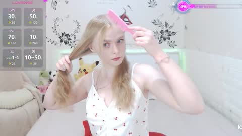 Snapshot of alice_d0ll chatting on September 28, 11:10 pm Alice online show from September 28, 11:10 pm