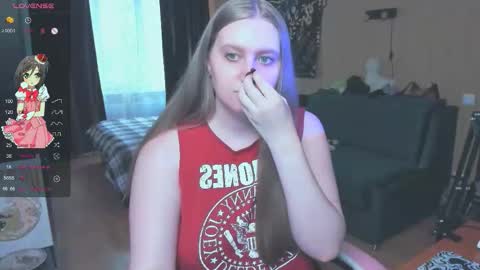 Snapshot of alice_dreamgirl_ chatting on October 29, 12:18 pm Alice 3 online show from October 29, 12:18 pm