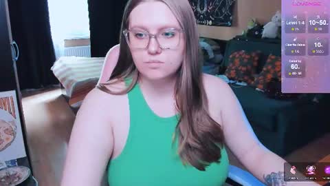 Snapshot of alice_dreamgirl_ chatting on July 4, 10:43 am Alice 3 online show from July 4, 10:43 am