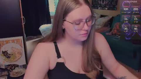 Snapshot of alice_dreamgirl_ chatting on July 23, 9:07 am Alice 3 online show from July 23, 9:07 am