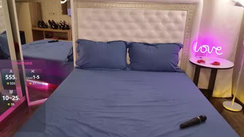 Snapshot of alice_gold__ chatting on October 14, 12:33 am Ur future wife Alice 8 pm - 4 am NY time online show from October 14, 12:33 am