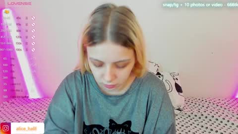 Snapshot of alice_halle chatting on February 2, 7:25 pm alice_halle online show from February 2, 7:25 pm