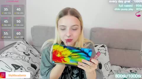 Snapshot of alice_halle chatting on March 9, 6:54 pm alice_halle online show from March 9, 6:54 pm