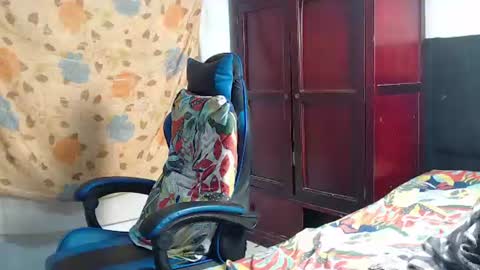Snapshot of alice_julls chatting on July 1, 6:18 pm alice online show from July 1, 6:18 pm
