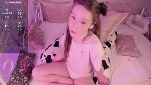 Snapshot of alice_kinky_girl chatting on October 29, 1:08 am Alice online show from October 29, 1:08 am