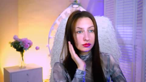 Snapshot of alice_lice chatting on October 8, 8:23 am alice_lice online show from October 8, 8:23 am