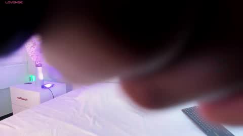 Snapshot of alice_lodge chatting on March 5, 2:57 am alice_lodge online show from March 5, 2:57 am