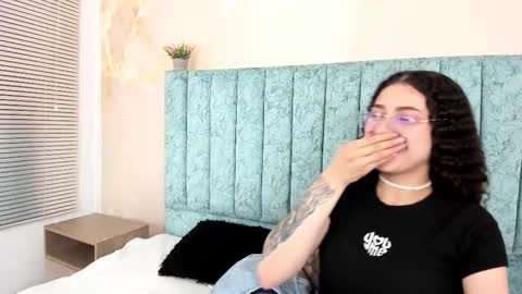 Snapshot of alice_martinez_ chatting on February 11, 10:04 am alice and amber online show from February 11, 10:04 am