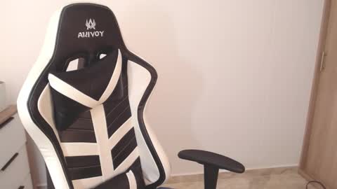 Snapshot of alice_middle01 chatting on March 12, 7:28 pm Alice online show from March 12, 7:28 pm