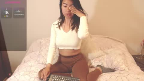 Snapshot of alice_middle01 chatting on September 25, 12:42 pm Alice online show from September 25, 12:42 pm