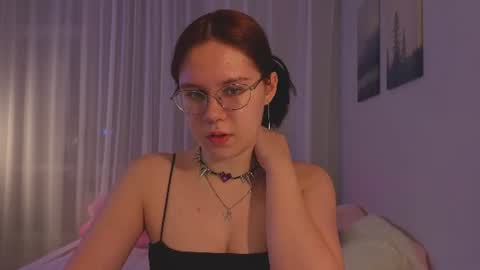 Snapshot of alice_miiiller chatting on July 5, 7:43 pm Alice online show from July 5, 7:43 pm