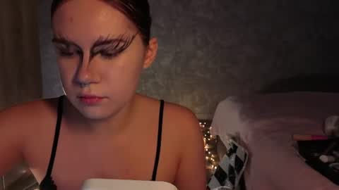 Snapshot of alice_miiiller chatting on August 6, 2:02 am Alice online show from August 6, 2:02 am