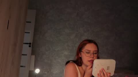Snapshot of alice_miiiller chatting on August 6, 5:37 pm Alice online show from August 6, 5:37 pm