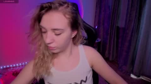 Snapshot of alice_muah chatting on March 8, 2:15 am Alice online show from March 8, 2:15 am