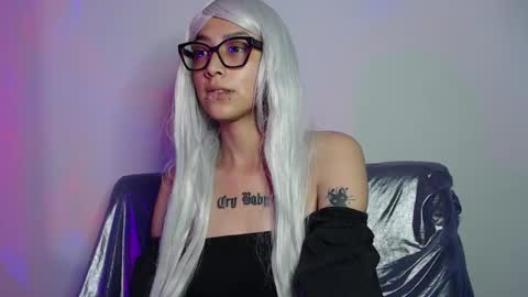 Snapshot of alice_phantom chatting on December 21, 2:08 am online show from December 21, 2:08 am