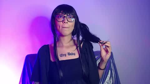 Snapshot of alice_phantom chatting on December 23, 4:10 am online show from December 23, 4:10 am